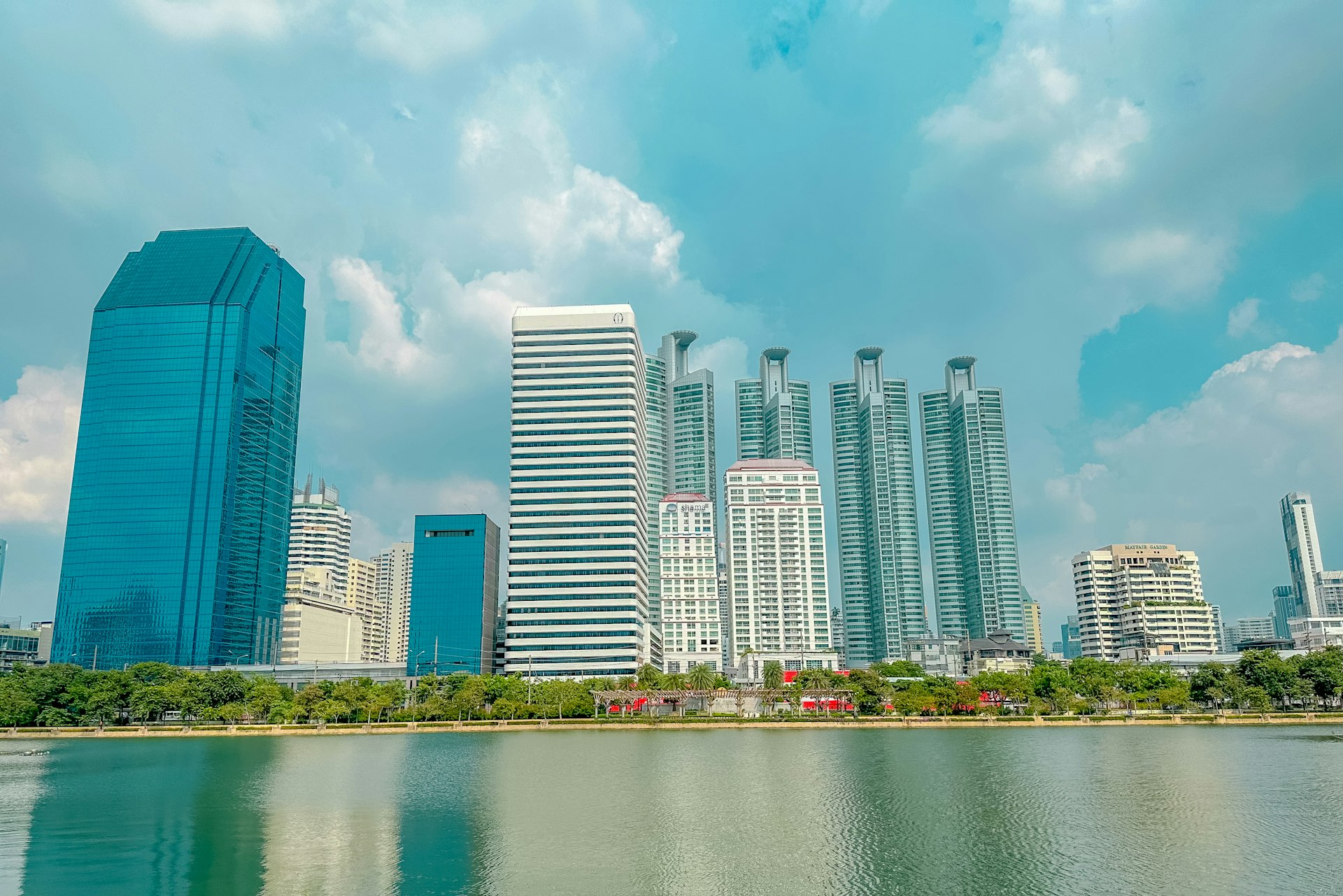 Sourcing de produits pour le eCommerce Installation d'entreprises en Thaïlande Expertise en visas et permis de travail en Thaïlande